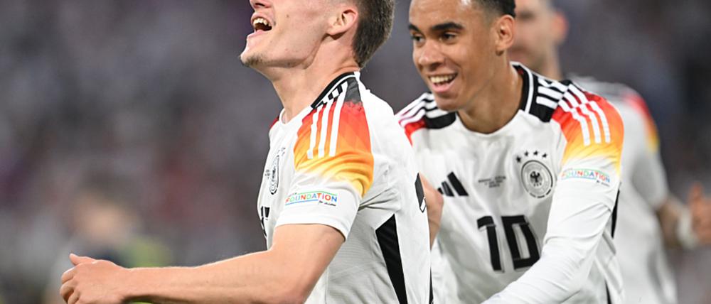 Florian Wirtz (l) und Jamal Musiala haben nach Ansicht von DFB-Sportdirektor Rudi Völler eine goldene Zukunft vor sich.