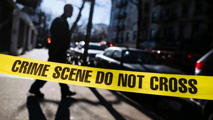 In einem beliebten Ausgehviertel der Stadt Birmingham sind mindestens vier Menschen durch Schüsse Medienberichten zufolge getötet worden.