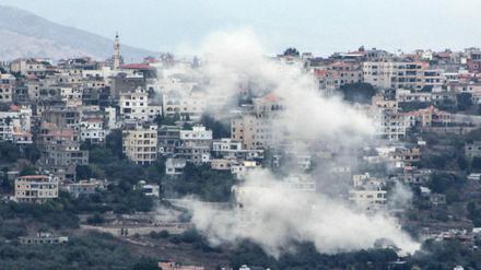 Rauchschwaden am Ort eines israelischen Angriffs, der am 22. September 2024 das südlibanesische Dorf Khiam traf. 