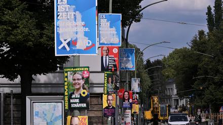 Potsdam, 26.08.2024, Lokales, Wahlplakate, Wahlplakat, zur Landtagswahl in Brandenburg 2024, Foto: Ottmar Winter PNN ACHTUNG: Foto ist ausschließlich für redaktionelle Berichterstattung der PNN und des TGSP! Eine kommerzielle Nutzung, z.B. Werbung, ist ausgeschlossen. Die Weitergabe an nicht autorisierte Dritte, insbesondere eine weitergehende Vermarktung über Bilddatenbanken, ist unzulässig.