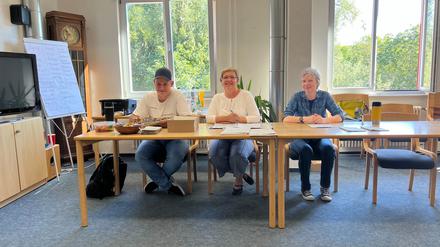 Wahlhelfende im Bürgerhaus am Schlaatz im Potsdamer Süden.