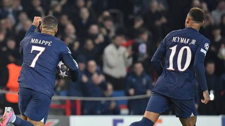 Die zwei teuersten Transfers der Fußballgeschichte. PSG bezahlte für Neymar 222 und für Kylian Mbappé 180 Millionen Euro.