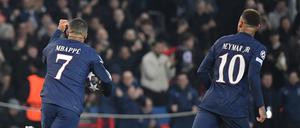 Die zwei teuersten Transfers der Fußballgeschichte. PSG bezahlte für Neymar 222 und für Kylian Mbappé 180 Millionen Euro.