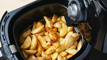 Mehr als heiße Luft? Heißluftfritteusen sind angesagt, aber völlig nutzlos, findet unsere Autorin. 