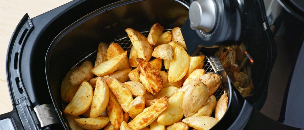 Mehr als heiße Luft? Heißluftfritteusen sind angesagt, aber völlig nutzlos, findet unsere Autorin. 