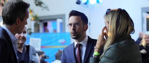 AfD-Kandidat Chaled-Uwe Said (mitte) hatte im Potsdamer Süden punkten wollen, blieb aber hinter SPD-Kandidat Daniel Keller zurück. 