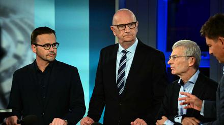 Jan Redmann von der CDU (links), SPD-Ministerpräsident Dietmar Woidke (Mitte) und AfD-Spitzenkandidat Hans-Christoph Berndt (rechts) stellen sich den Fragen von RBB-Moderator Sascha Hingst. 