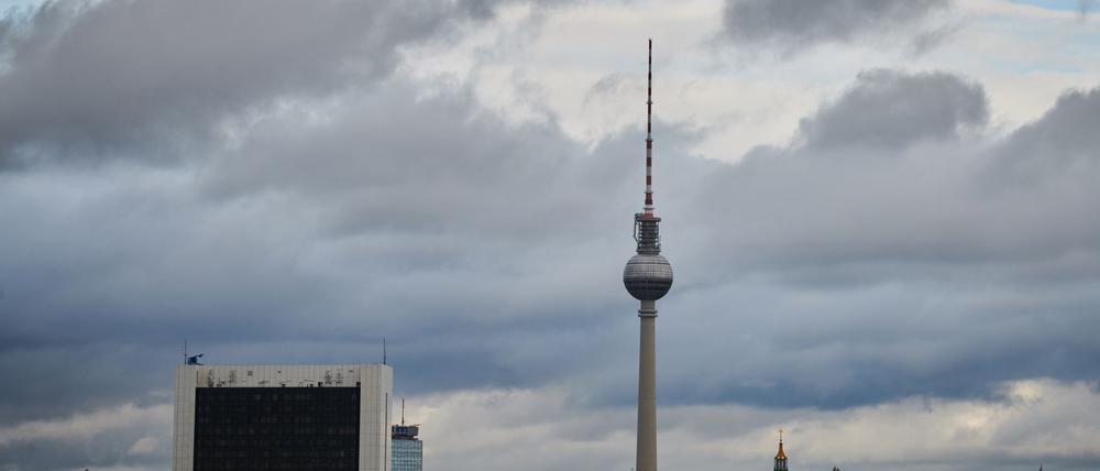 Ein Mix aus Sonne und Wolken bestimmen das Wetter zum Wochenstart. Ab Dienstag wird es kühler. (Archivbild)