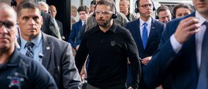 Selenskyj ließ sich die Scranton Army Ammunition Plant in Scranton zeigen.
