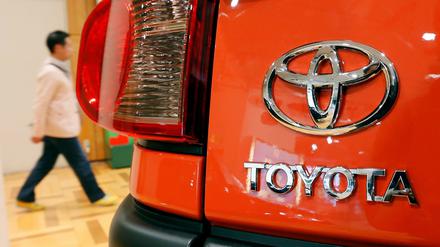 Rückansicht eines Toyotas.