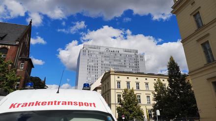 Der Charité-Campus in Berlin-Mitte mit dem bekannten Bettenturm.