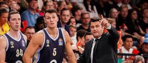 Trainer Israel Gonzalez (rechts) wirkte am Sonntag oft ratlos, im Schlussviertel ging es seinen Spielern (im Bild Yanni Wetzell und Justin Bean) ähnlich.