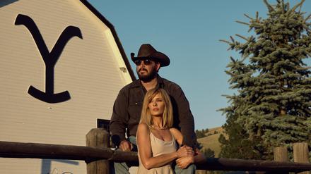 Rip Wheeler (Cole Hauser) und Beth Dutton (Kelly Reilly) sind zurück: Neue Folgen der Serie „Yellowstone“ sind bald auch in Deutschland abrufbar. 