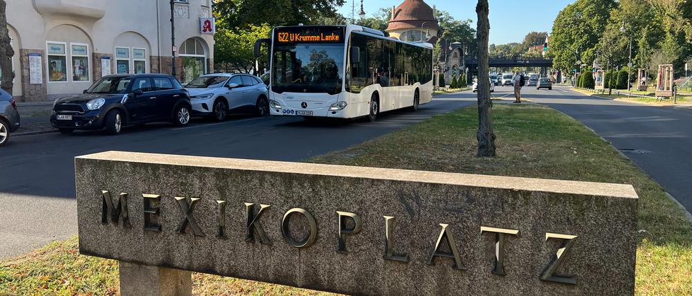Die U3 wird bis Mexikoplatz verlängert – die BVG wehrt sich gegen Vorwürfe der BI „Rettet den Mexikoplatz“, die Baukosten heruntergespielt zu haben, um die Bundesförderung zu erhalten.
