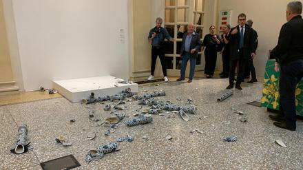 Schreckmoment: Das Foyer des Palazzo Fava nach dem Zerstörungsakt.
    