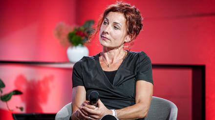 Juli Zeh bemängelt fehlendes Charisma bei Scholz und Pistorius.