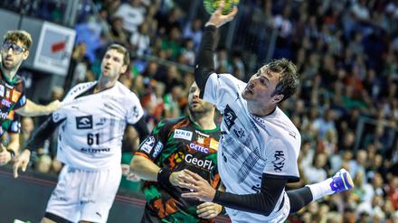Lief gut in Magdeburg. Domagoj Duvnjak von THW Kiel wirft den Ball auf das Tor. 