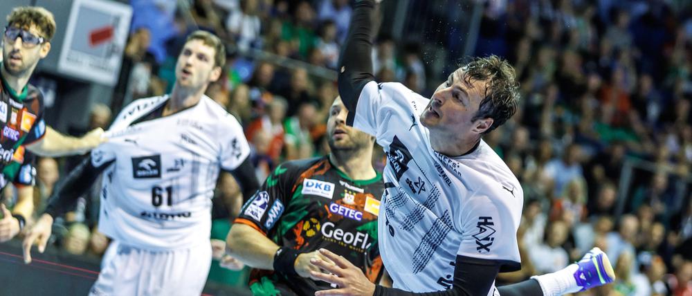 Lief gut in Magdeburg. Domagoj Duvnjak von THW Kiel wirft den Ball auf das Tor. 