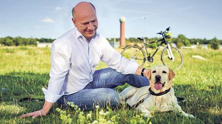 Kai Wegner und Hund