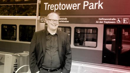 Der SPD-Mann und Bahn-Fan Sven Heinemann hat die Geschichte der Ringbahn aufgearbeitet. Die spannendsten Anekdoten erzählt er während einer Fahrt mit derselben.