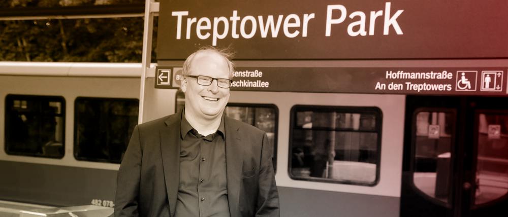 Der SPD-Mann und Bahn-Fan Sven Heinemann hat die Geschichte der Ringbahn aufgearbeitet. Die spannendsten Anekdoten erzählt er während einer Fahrt mit derselben.