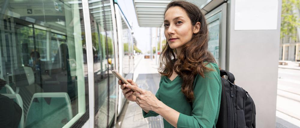 Keine Kontrolle. Ist das Smartphone erstmal im Rucksack verstaut, sucht es sich unter Umständen von selbst Gesprächspartner.
