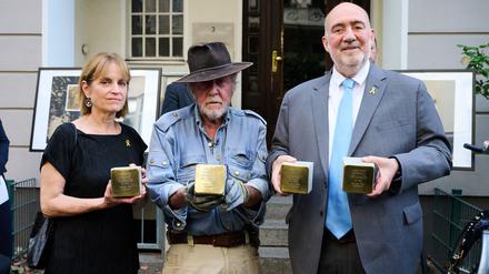 Stolpersteine von Gunter Demnig erinnern an die Flucht der Familie von Israels Botschafter Ron Prosor.
