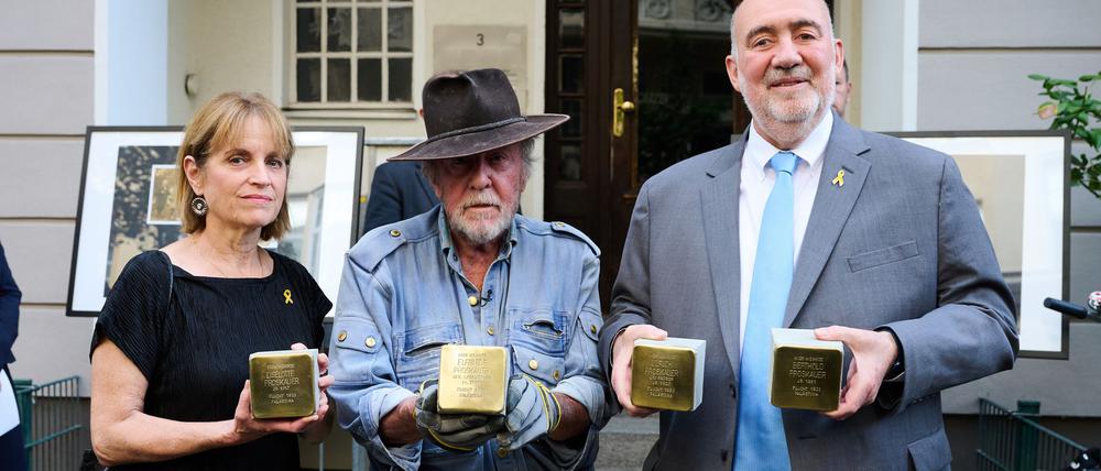Stolpersteine von Gunter Demnig erinnern an die Flucht der Familie von Israels Botschafter Ron Prosor.