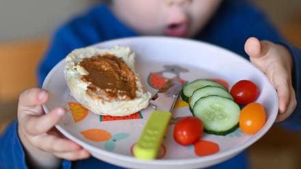 Für Kinder muss vegetarische Ernährung besonders gut gemacht sein, sagen Fachleute. 