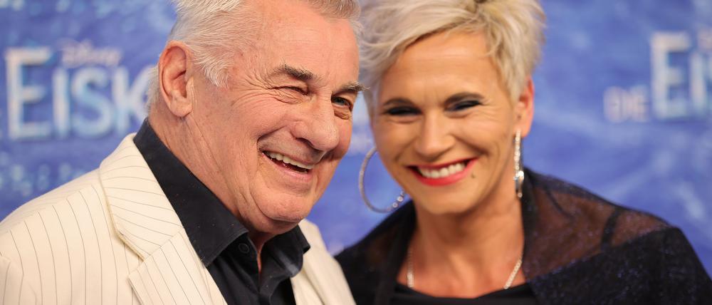 Sie feiern heute seinen 73. und seinen 2. Geburstag: Heinz Hoenig und Ehefrau Annika Kärsten-Hoenig. (Archivbild)