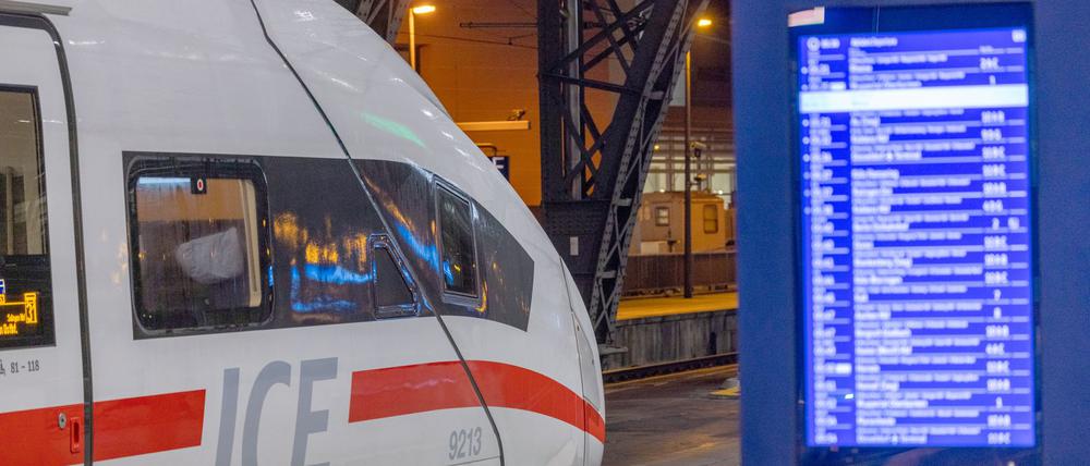 Ab Mitte Oktober können Bahnreisende ihre Tickets ein Jahr im Voraus buchen. (Archivbild)