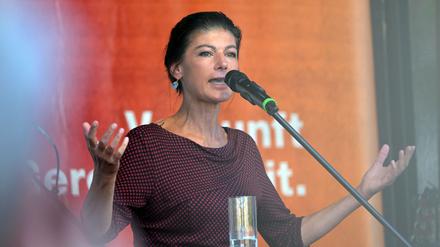BSW-Chefin Sahra Wagenknecht zeigt sich offen für ein Gespräch mit Brandenburgs Ministerpräsident Dietmar Woidke (Archivbild)