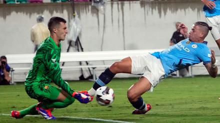 Er hofft auf seine Chance nach der schweren Knieverletzung von Marc-André ter Stegen. 