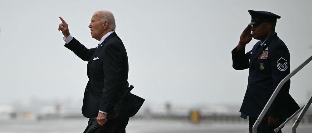 US-Präsident Joe Biden steigt am 23. September in New York aus dem Regierungsflieger.