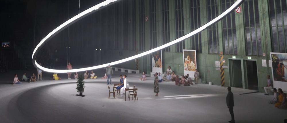 Was Kunst vermag: „Messias“-Aufführung der Komischen Oper im Flughafen Tempelhof 