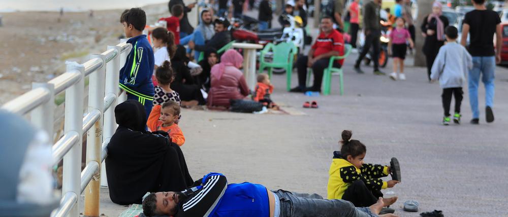 Zehntausende Libanesen flohen vor den israelischen Luftangriffen Richtung Norden.