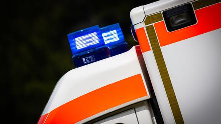 Nach einem Unfall mit einer Straßenbahn stirbt ein Fußgänger an seinen Verletzungen. (Symbolbild)
