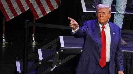 Der ehemalige US-Präsident Donald Trump bei einem Wahlkampfauftritt in Savannah, Georgia, USA.