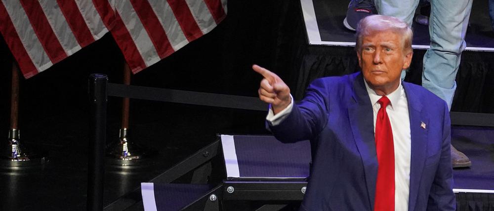 Der ehemalige US-Präsident Donald Trump bei einem Wahlkampfauftritt in Savannah, Georgia, USA.