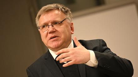Landeswahlleiter Stephan Bröchler drängt darauf, die Reform der Wahlorganisation in Berlin weiter voranzutreiben. (Archivfoto)