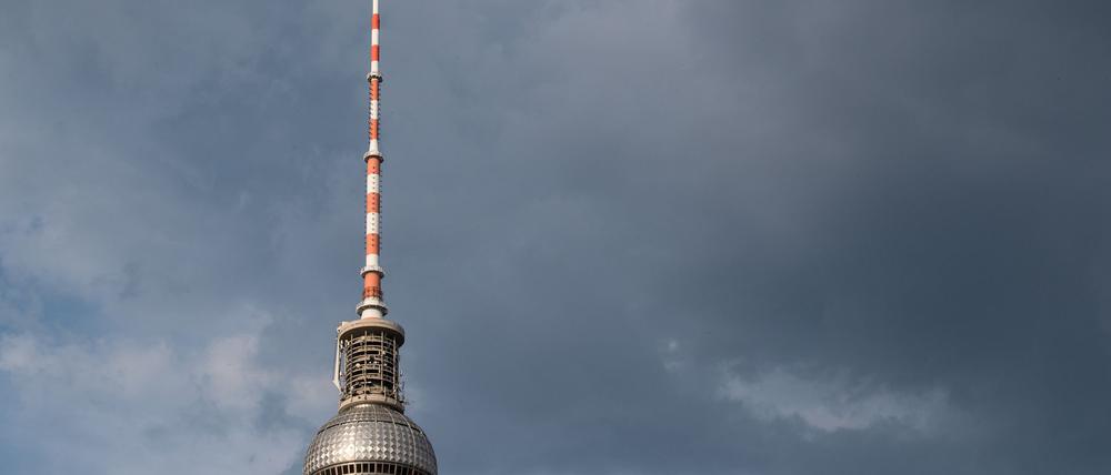 Regen, Wolken und mögliche Gewitter erwarten die Menschen in Berlin und Brandenburg. (Archivbild)