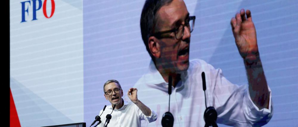 Der Spitzenkandidat der Freiheitlichen Partei Österreichs (FPÖ), Herbert Kickl, hält eine Rede beim Wahlkampfauftakt in Graz.