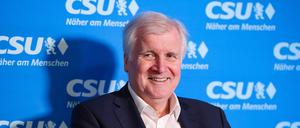 Horst Seehofer, ehemaliger bayerischer Ministerpräsident, lacht bei einer Wahlkampfveranstaltung der CSU zur Europawahl (Archivbild).