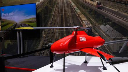 126 Kilometer pro Stunde schnell, 150 Kilometer Reichweite - die Deutsche Bahn setzt darauf, dass die neuen Drohnen die Streckenüberwachung deutlich schneller machen wird.