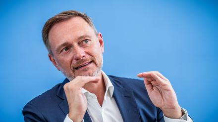 Christian Lindner (FDP), Bundesminister der Finanzen, nimmt an der Pressekonferenz teil (Archivbild).