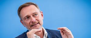 Christian Lindner (FDP), Bundesminister der Finanzen, nimmt an der Pressekonferenz teil (Archivbild).