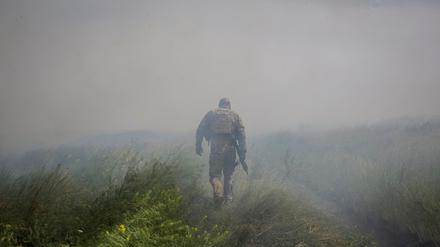 Ein ukrainischer Soldat an der Front in der Gegend um Donezk.   