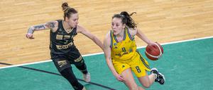 Für Henriette Höfermann (re.) und Alba Berlin beginnt die Spielzeit am Sonntagnachmittag zu Hause gegen Göttingen. 