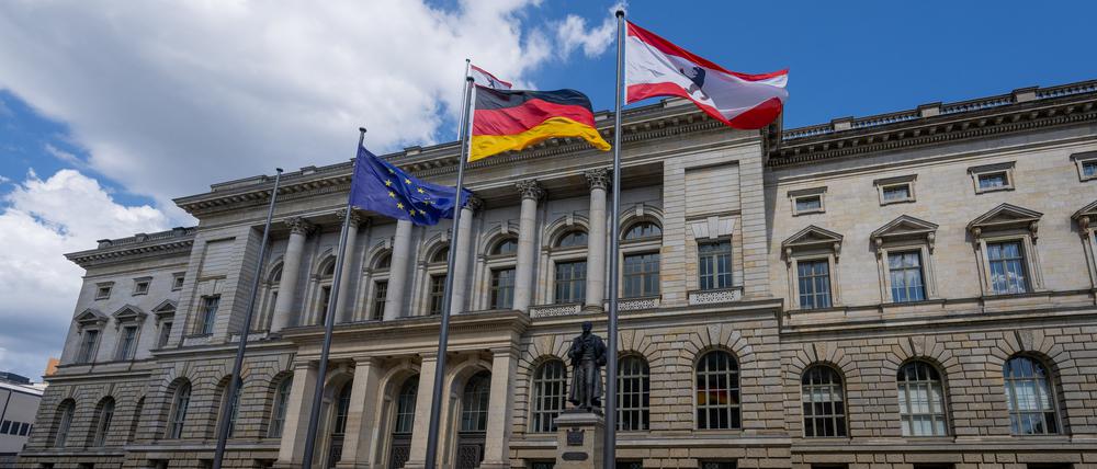 Hier wird entschieden, wofür der Senat Geld ausgeben darf: Außenansicht des Berliner Abgeordnetenhauses in der Niederkirchnerstraße.