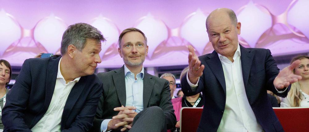 Kommt noch was? Die Koalitionsspitzen Robert Habeck (Grüne), Christian Lindner (FDP) und Olaf Scholz (SPD) brauchen mehr Wachstum.